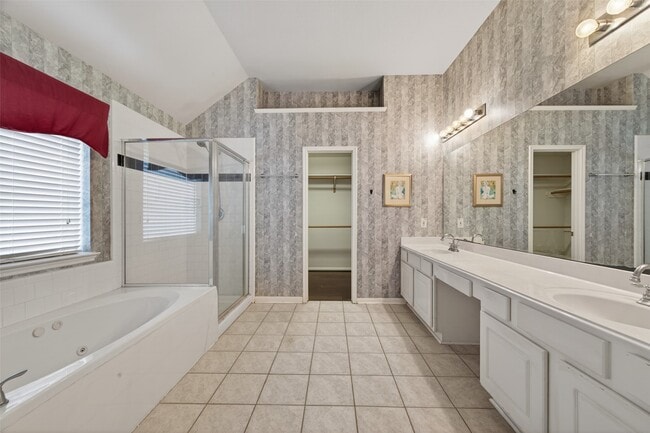 Building Photo - 3127 Edgewood Dr