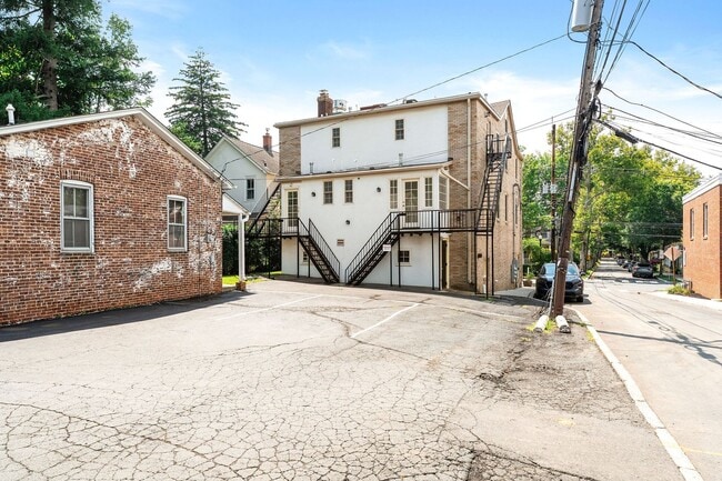 Building Photo - 205 Witherspoon St
