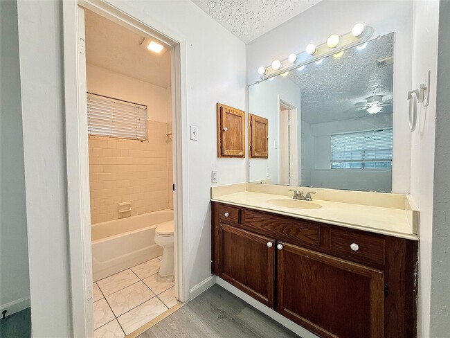 Building Photo - 3806 Westheimer Pl Dr