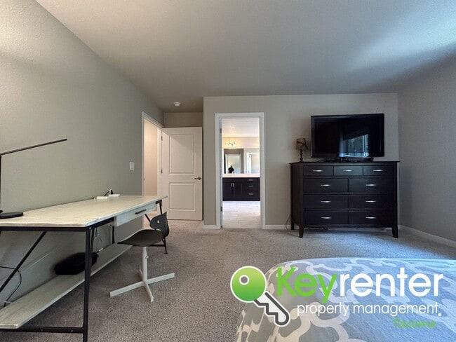 Building Photo - Spacious 5-Bed 3-Bath Home in Prime Northe...
