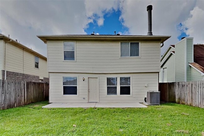 Building Photo - 11818 Sandy Stream Dr