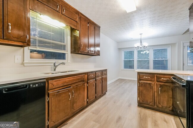 Building Photo - 70 Millcrest Dr