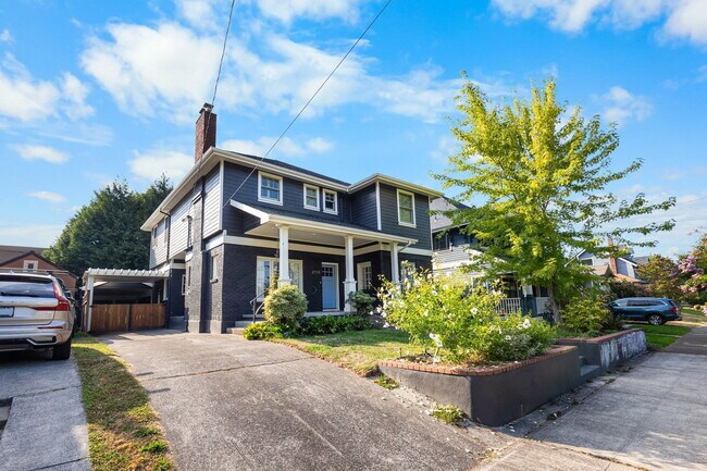 Building Photo - 2715 NE 35th Ave
