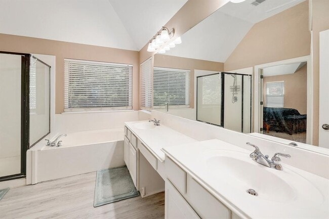 Building Photo - 2129 Clear Lake Pl