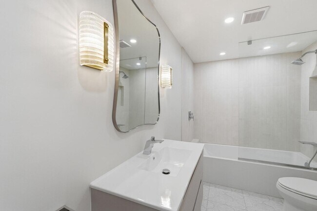 Building Photo - 6819 E Paradise Pkwy