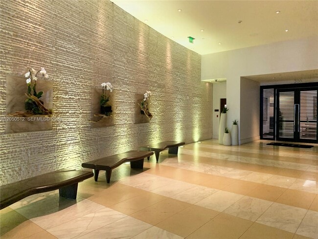 Building Photo - 200 Biscayne Blvd Way