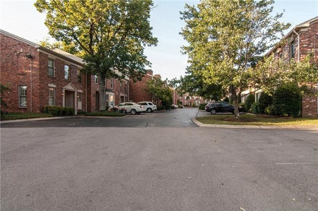 Building Photo - Green Hills living at its best.  2 BR 2.5 ...