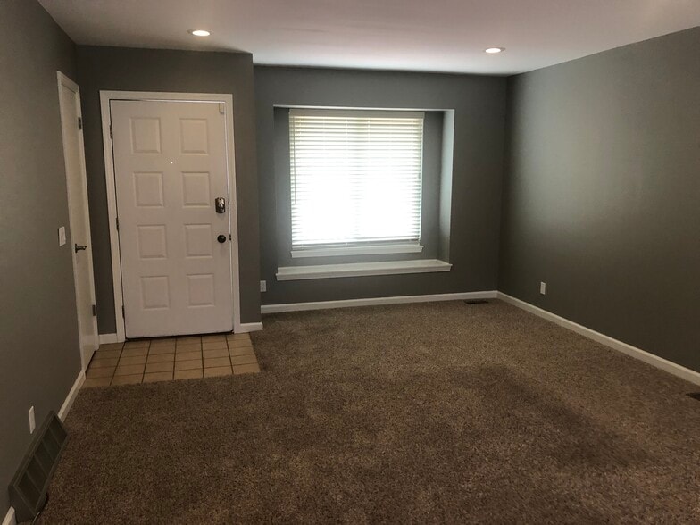 Building Photo - 8602 Alpine Valley Dr