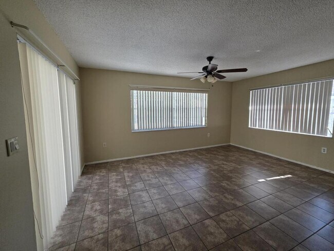 Building Photo - 2052 Deltona Blvd