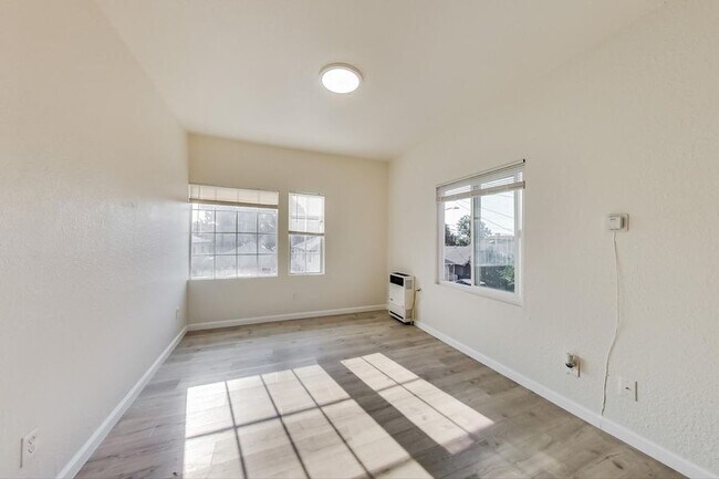 Building Photo - 1707 36th Ave