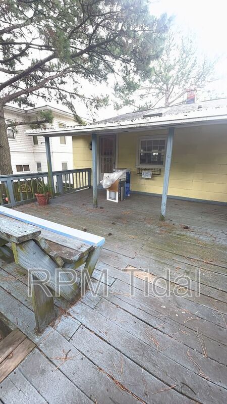 Building Photo - 224 A View Ave
