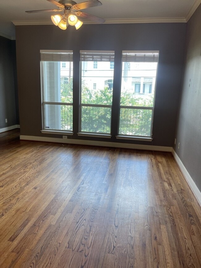 Building Photo - 2313 Hutchins St