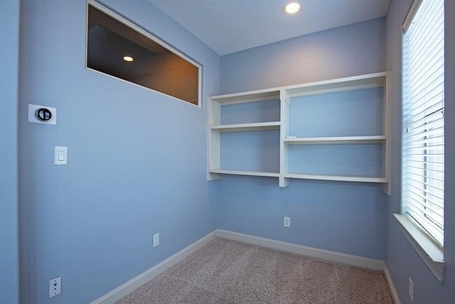 Building Photo - 9948 Woodwind Ln