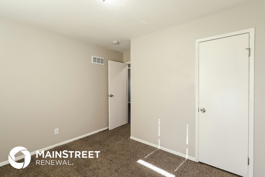 Building Photo - 4135 N Spruce Ave