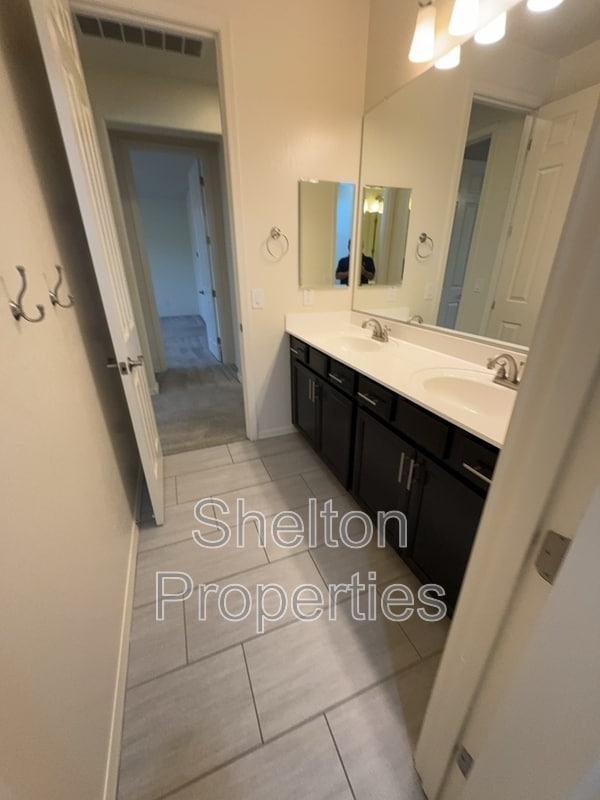 Building Photo - 20654 W Alsap Rd