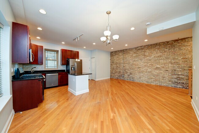 Building Photo - 911 Maple Ave