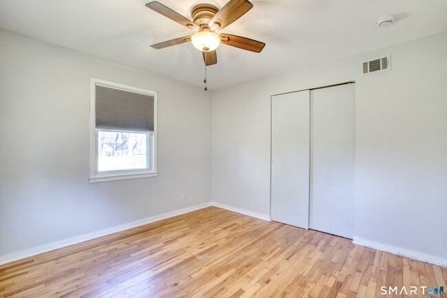 Building Photo - 124 Mayflower St