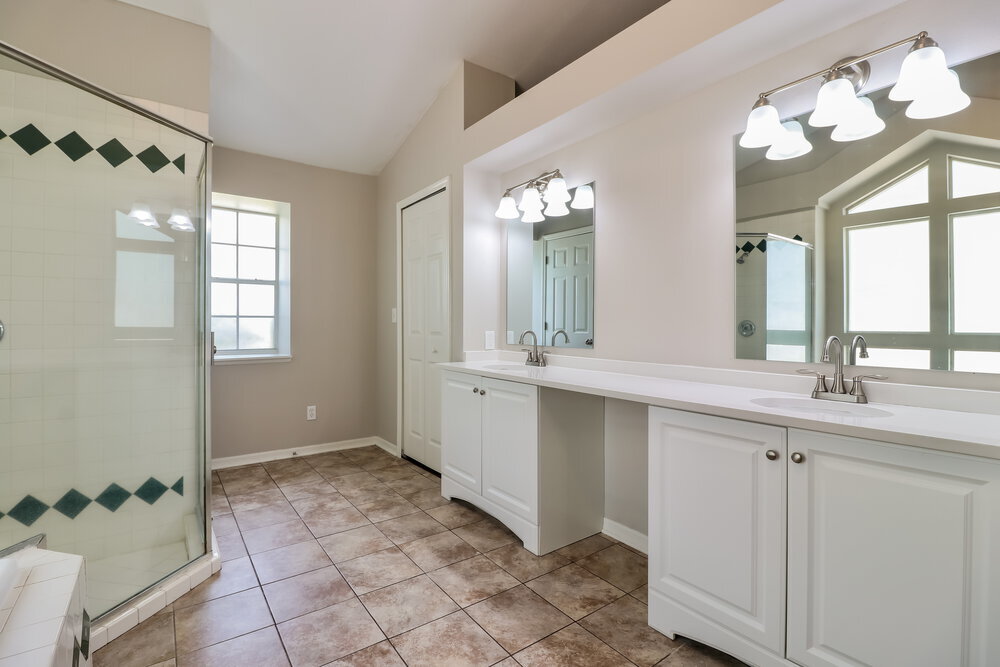 Building Photo - 3322 Silverpond Dr