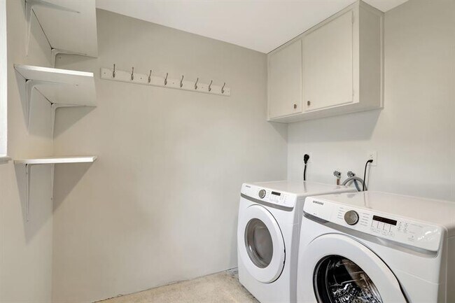 Building Photo - 2616 NE 26th Terrace