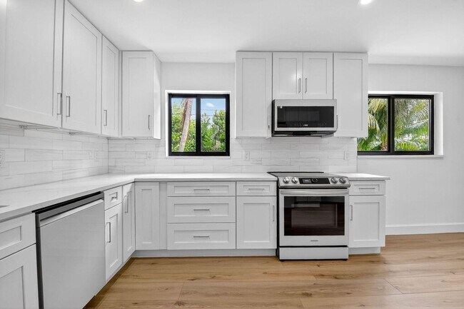 Primary Photo - 143 SE 27th Way