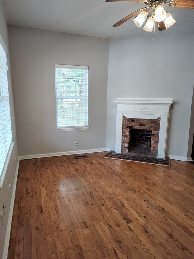 Building Photo - "Charming 3-Bedroom Retreat with Hardwood ...