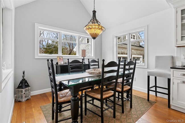 Building Photo - 10 Foxboro Rd