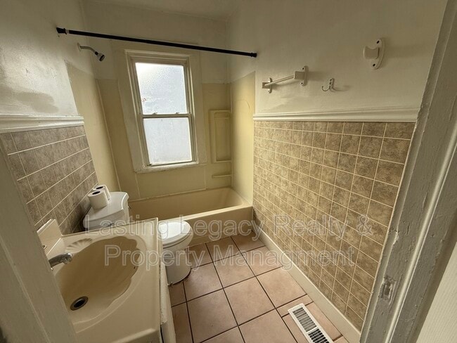 Building Photo - 704 W. 26th Street