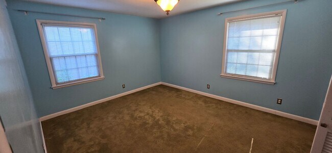 Building Photo - Classic Brick Ranch in Pfafftown