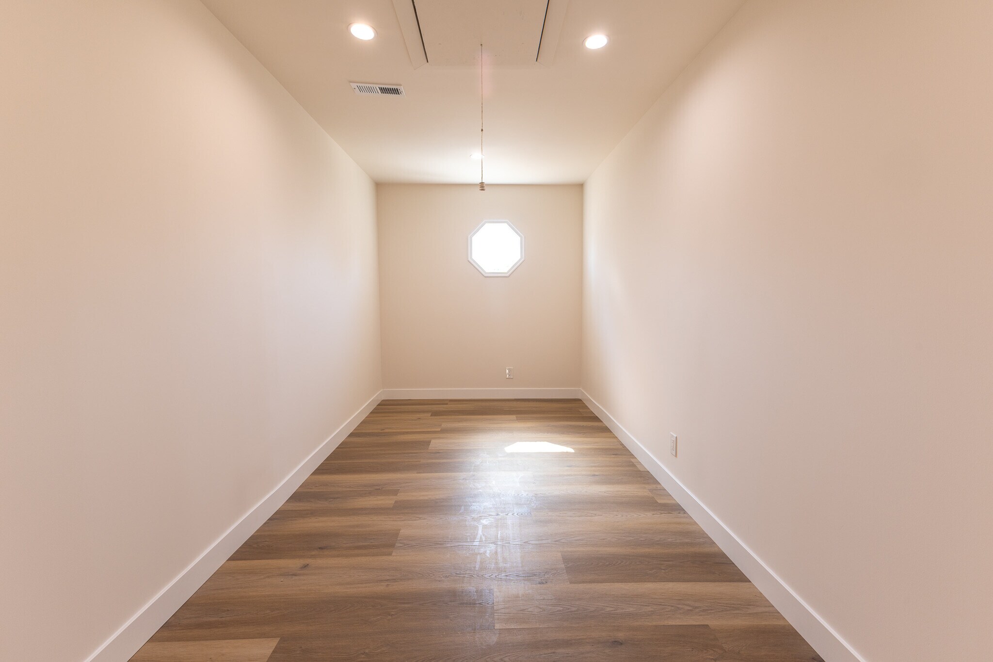 Bonus room or Office - 10342 Dempsey Ave