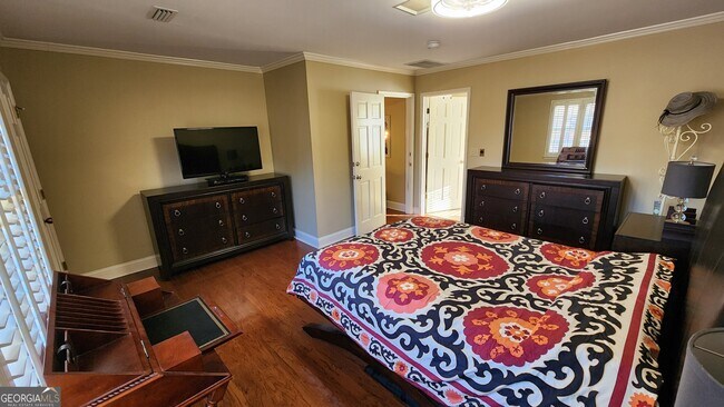 Building Photo - 180 Sycamore Bend