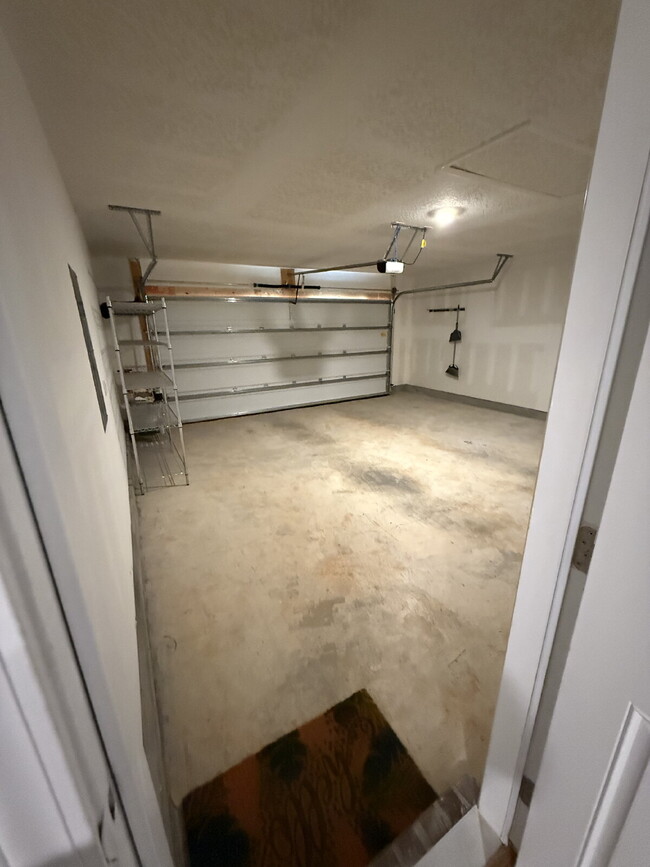 Building Photo - Spacious 4-Bedroom Rental in Quiet Pensaco...