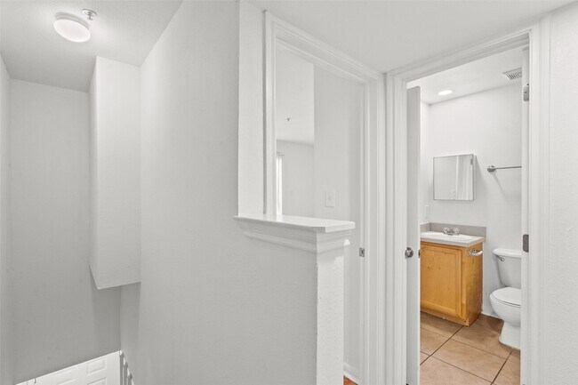 Building Photo - 8100 Seawall Blvd