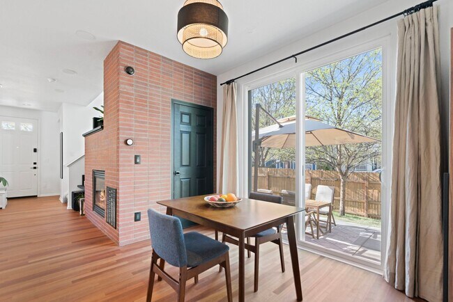 Building Photo - Central Park Prime Location Home - 3 Bed, 3 Bath, 2 Car Attached Garage