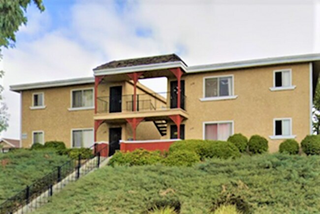 Building Photo - 3 Bed/ 2 Bath Clairemont Mesa