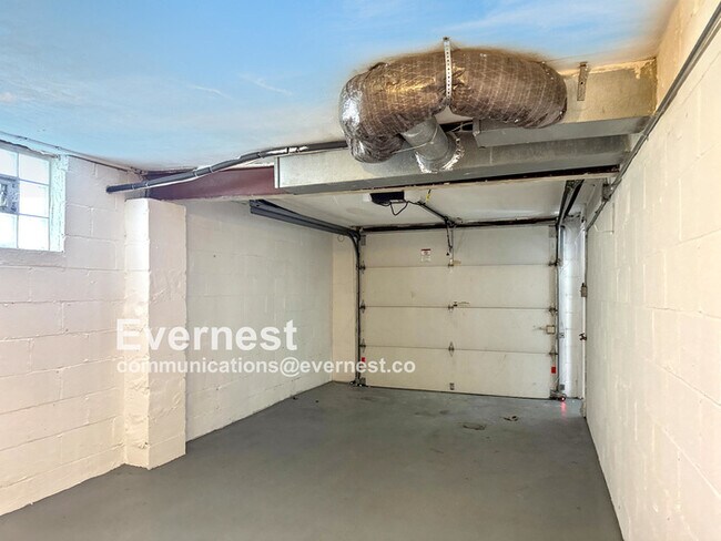 Building Photo - 3037 Blackridge Ave