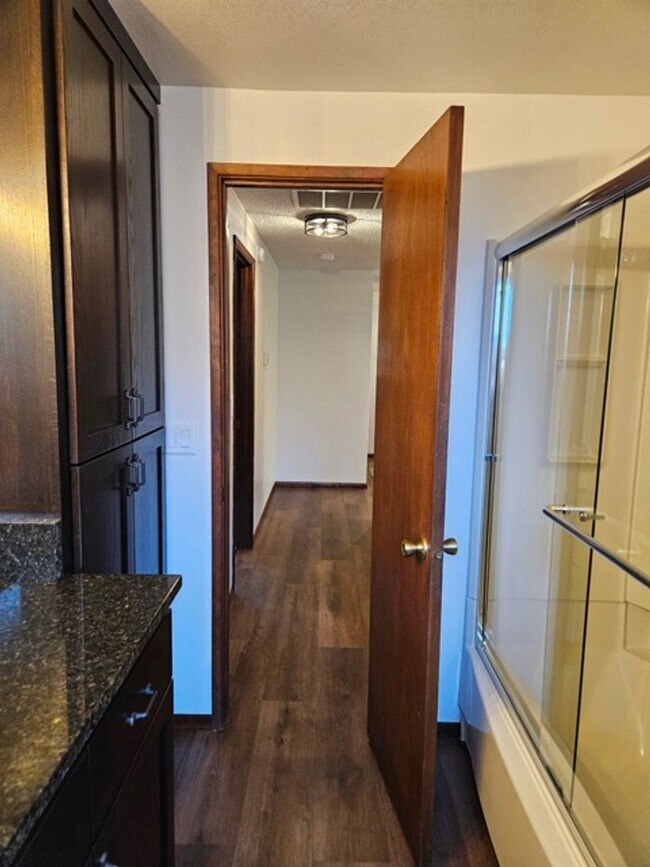 Building Photo - 3Bd/2Ba Single Story Home-For Viewing!