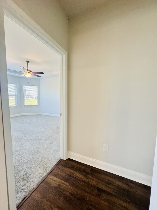 Building Photo - 2422 Capri Ct