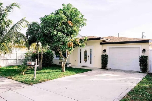 Primary Photo - 710 Dobbins St