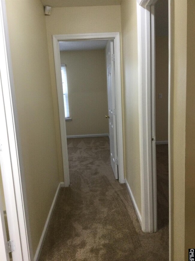 Building Photo - 15 Lamplighter Ct