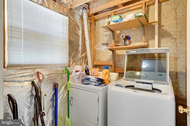 Building Photo - 6105 Jenlar Dr
