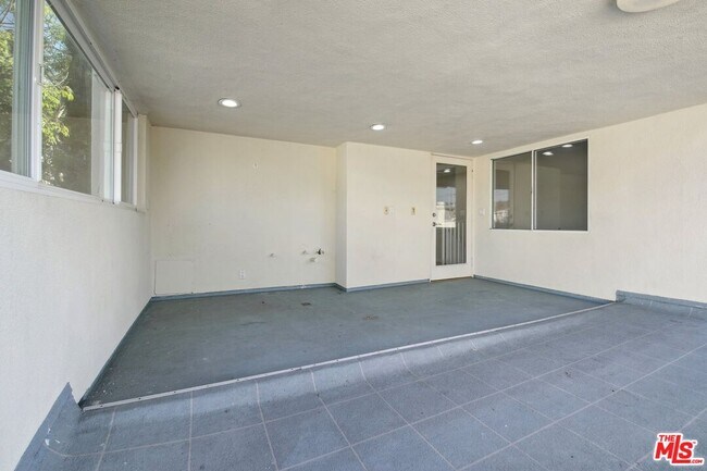 Building Photo - 12010 Texas Ave