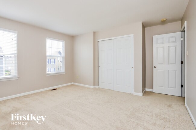 Building Photo - 1027 Glengarry Dr