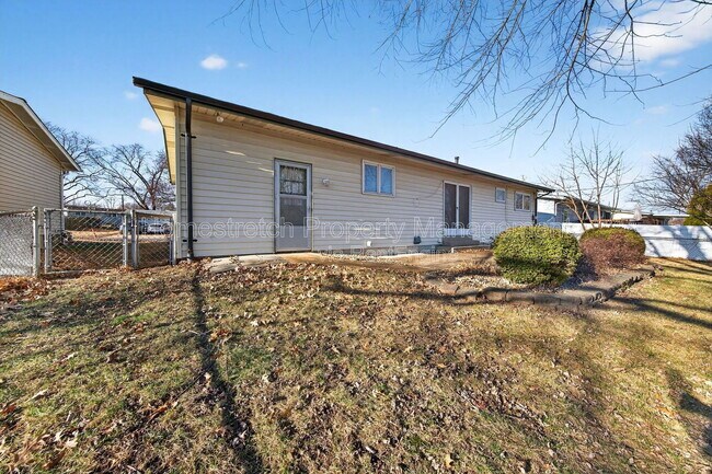 Building Photo - 2060 Loveland Dr