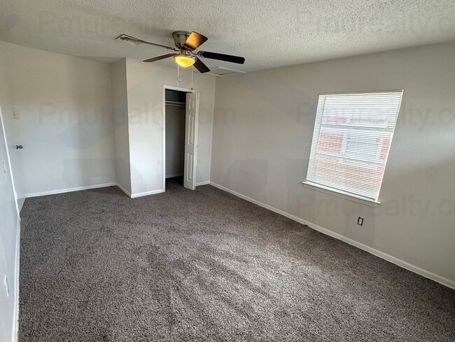 Building Photo - AVAILABLE NOW!!! Classic Red-Brick 4-Bed, 1-Bath Home (Near I35!)