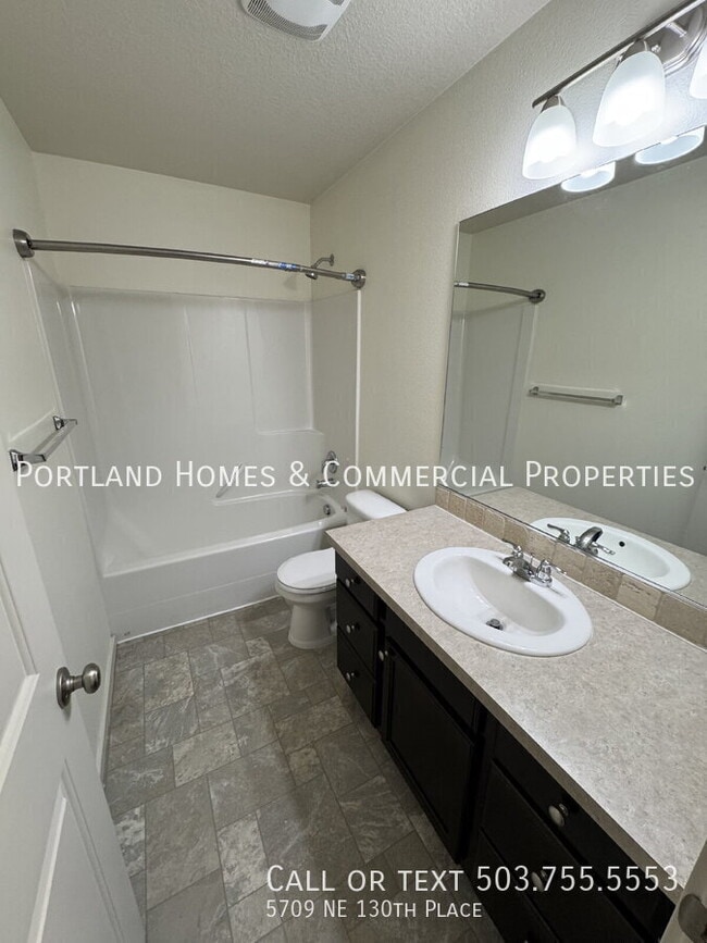 Building Photo - 5709 NE 130th Pl