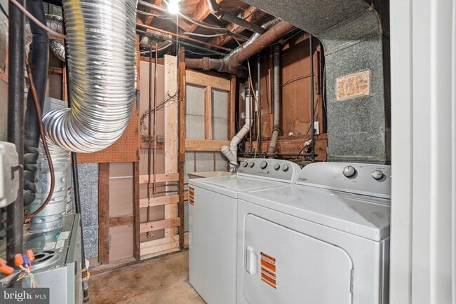 Building Photo - 6427 Pima St