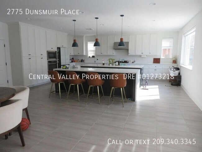Building Photo - 2775 Dunsmuir Ave