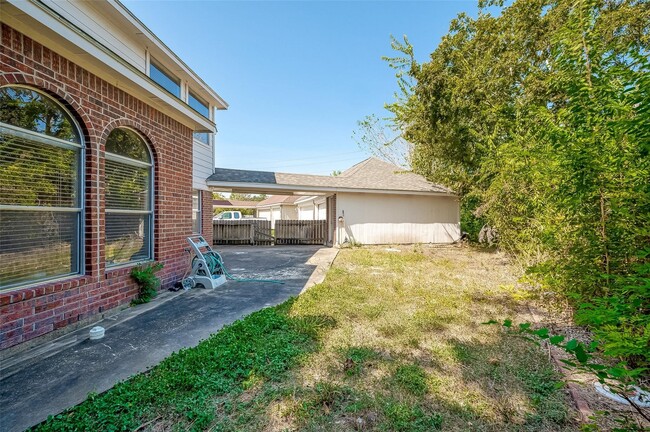 Building Photo - 2907 Little Branch Ct