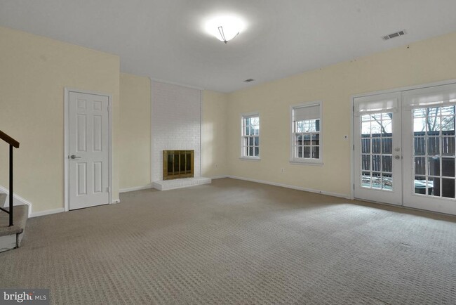 Building Photo - 222 Gretna Green Ct