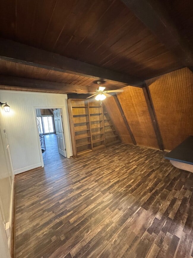 Building Photo - 3938 Cloverdale Rd